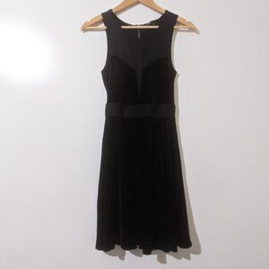 5/$20 Felicity & Coco Black Velvet Sleeveless Fit and Flare Dress Size Small